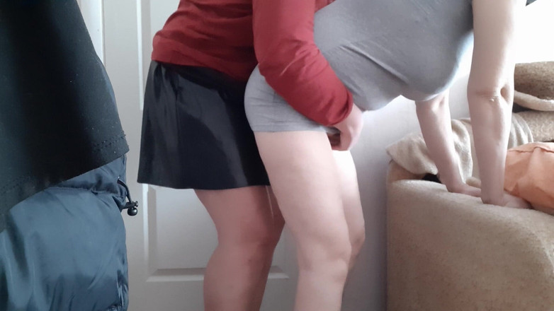 Lesbian-illusion: 誰もいない間に継母をひそめて、よくセックスしました