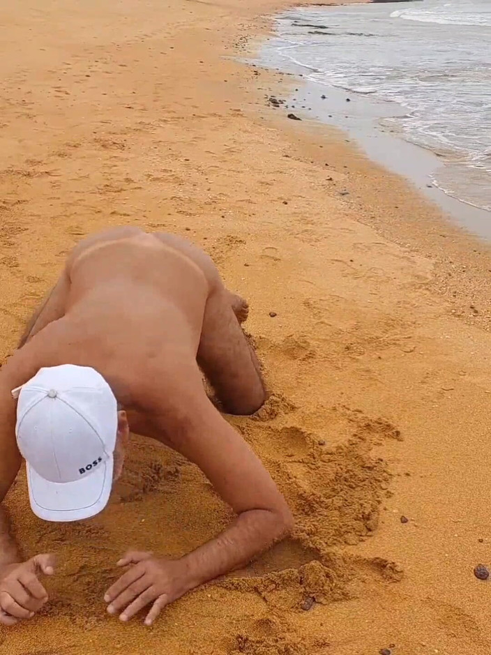 Ladysilvas: Ladysilva pamer pantat bahenol ladysilva di pantai sambil bugil