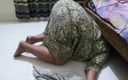 Aria Mia: Mama vitregă egipteană se blochează sub pat în timp ce curăță...