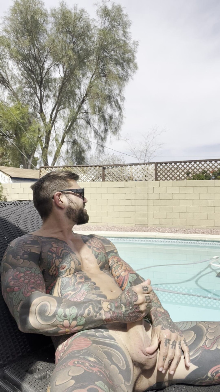 Juan Lucho Gay: Straw in the Garden While Neighbor Spies