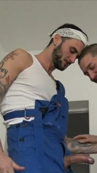 Pelacur Berhubungan Seks dengan Jus di Jockstrap