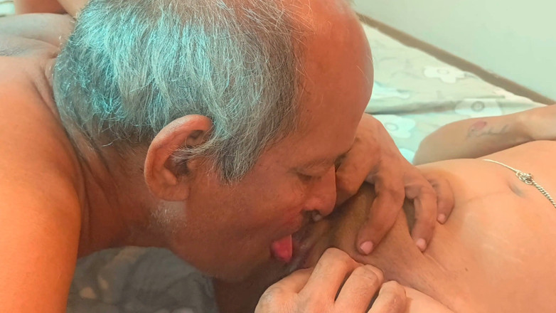 Tejashwini: Vídeo indiano fez sexo com uma garota bengali e lambeu...