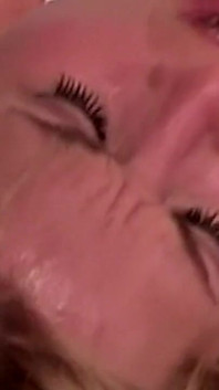 Lésbica retrô com sexo intenso com brinquedos