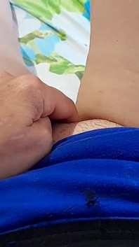 Saya melancap di sebelah teman wanita lesbian saya yang berkongkek