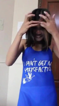 Drobná Pinay naplněná bublinkami spermatu