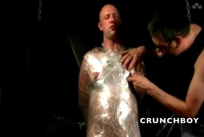 SEX WITH STRAIGHT BOY CURIOUS: Sesi BDSM dengan perbudakan dan tamparan di ruang belakang