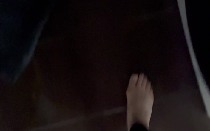 Feet: 裸足で歩く
