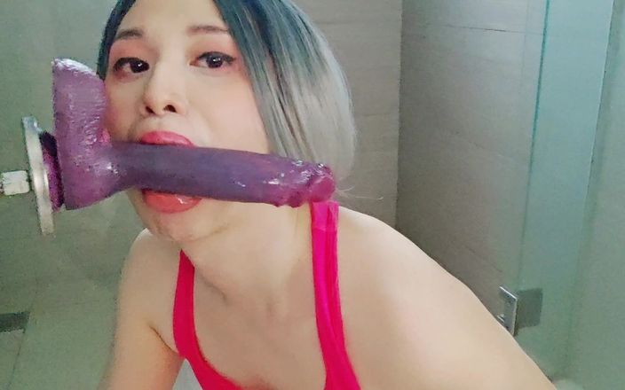 Asian Fem CD: S008 - Femboy face sex oral adânc în gât cu mașina ei...