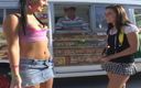 The Window of Sex: Hete ijsjes scène-2_beautiful brunette tiener heeft plezier met neuken na...