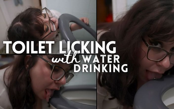 Slave Claire Bear: Sessione di leccata del bagno: bere acqua