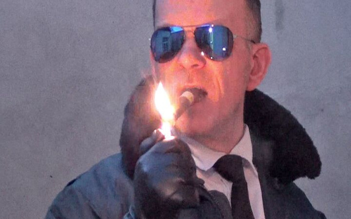 GERMANE_XL: Kožený policajt 4