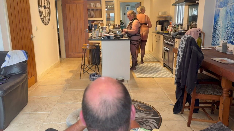 Lanista_Bear: Part 1:-lanista Bear Has His Slaves to Do Their Chores. Will...