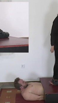 Herrin Dyanna Trampelt, Während Sklave Orgasmus Hat! Ein Bild in Einem Bild