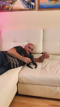 Apetite orta yaşlı seksi kadının 3 büyük yarağı var