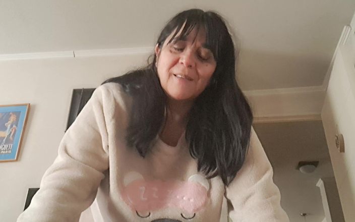 Mommy big hairy pussy: Dando uma dose de sexo ao enteado