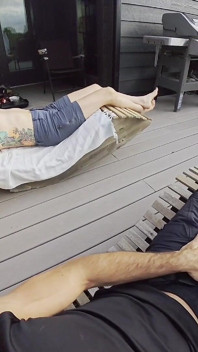 Dickflash roof adventure: deel 1 een kleine roodharige slet geeft me snelle cumshot op haar en terwijl haar vriendje wacht