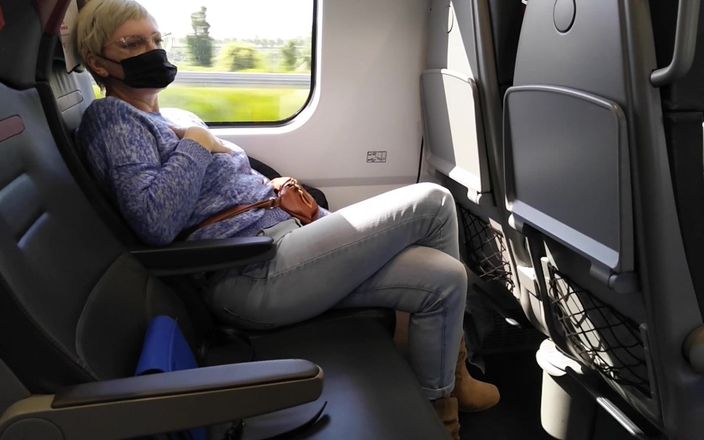 Mature cunt: Público tren, cruzado las piernas, orgasmo