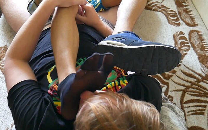 Ethan Alex: Тонкие черные нейлоновые носки, игра со ступнями и поклонение