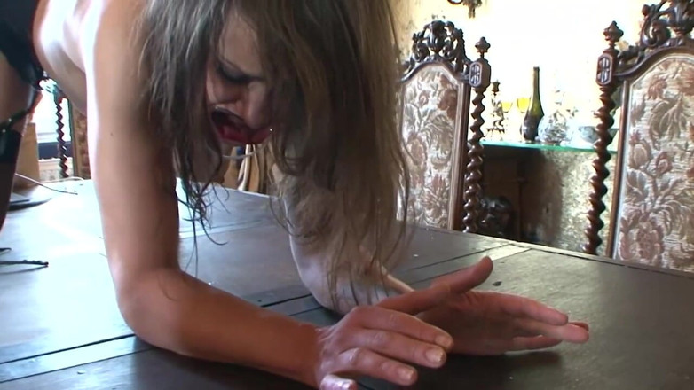 Absolute BDSM films - The original: La femme de ménage a été humiliée et fouettée