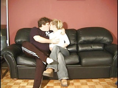 Radical: Awek blonde comel panas dikongkek keras