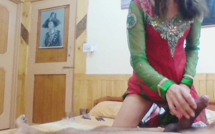 Bolly Karma: MILF dala svému manželovi, aby ošukal její sexy kundičku