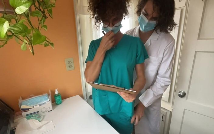 VibeWithMommy: Рольова гра медсестри та лікаря! Подивіться, що насправді відбувається в кабінеті лікаря.. О, чувак.