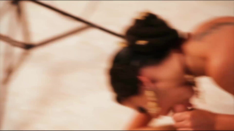 Massage Parlor: Sexy morena gata é fodida após sessão de fotos