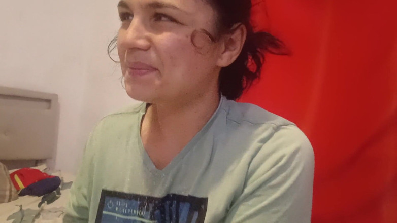 Ionut899: Bố dượng đụ tôi tốt trong miệng tôi và để bạn vào...