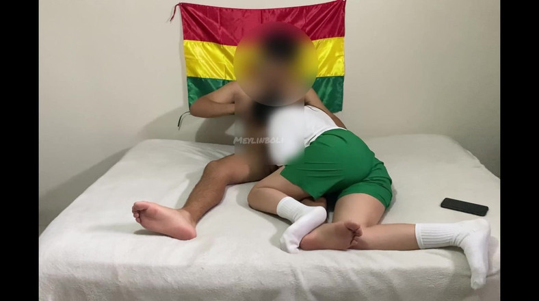 MeylinBoli: Ganzes video, unschuldige 18-jährige studentin besetzt porno mit ihrer besten freundin