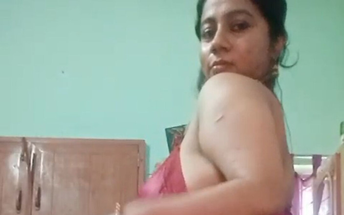sourav0mazumdar: Bhabi menunjukkan payudaranya
