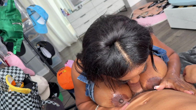 Teddy Tarantino: Мачуха з гігантськими цицьками Тіа Марія допомагає пасинку Тедді Тарантіно дрочити це