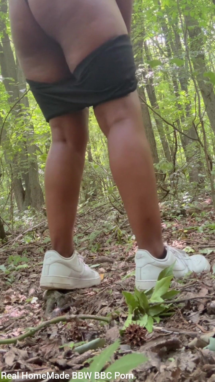 Super sexy ebony cuties: Compilación de meando desesperada al aire libre