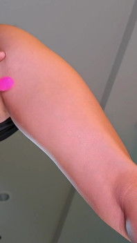 Down View com orgasmos de masturbação na cam facial