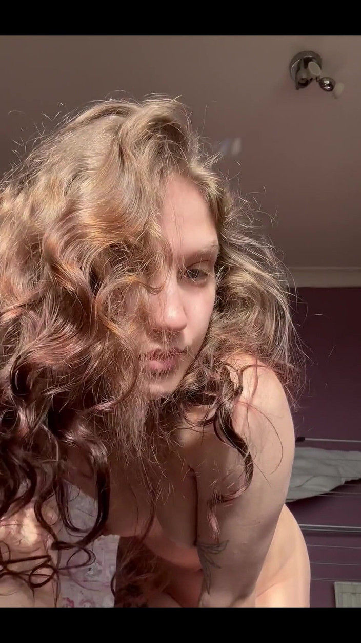 Bunny and The BBC Bull: Sıcak ayların en iyisi olmasıdır çünkü bütün gün çıplak olabilirim