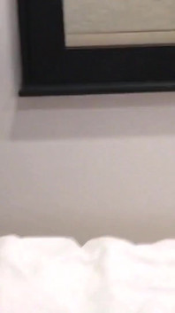 Närbild POV av Bonnie Tar en 10 tum kuk direkt upp hennes super tighta rövhål