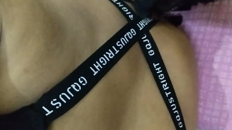Xoxo Times: Domácí sexy bradavky Drobná kundička vylízaná ze sexuální touhy