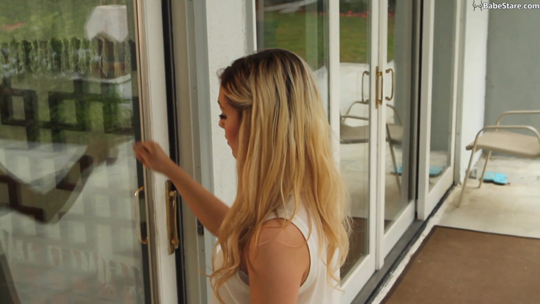 Lesbian Babe Stare: Vypadáš jako někdo, koho bych šukala: dvě smyslné lesbičky vědí, co...