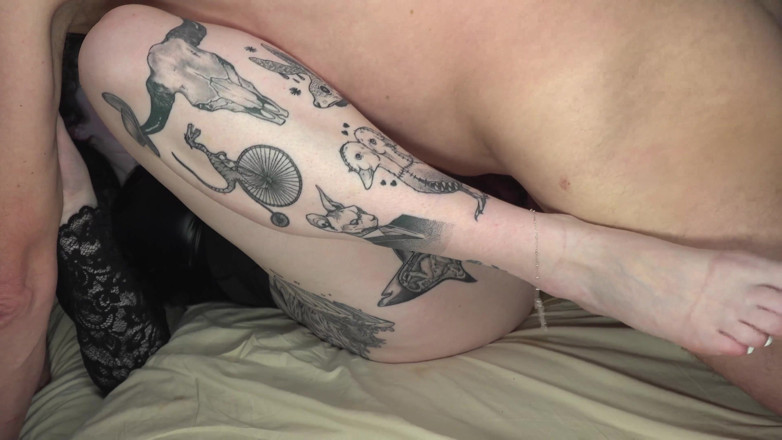 Gangbang team: Baculatá děvka Ze Spojeného království šukání se skupinou tvrdých ptáků