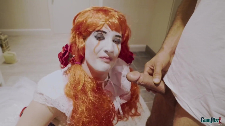 Cumbizz: Nederlandse Halloween-tiener slikt elke lading sperma