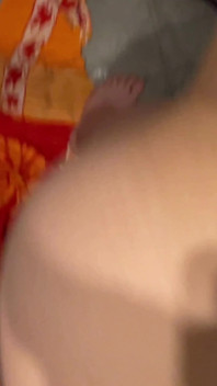 Busty moon đã đi thẳng vào con cu mềm của tôi