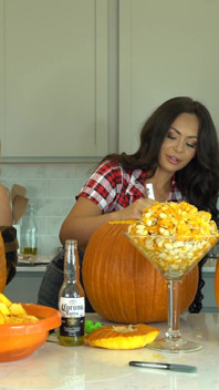 Kiki Mariah_970 Evelin Carve Pumpkins çıplak fotoğraf çekimi