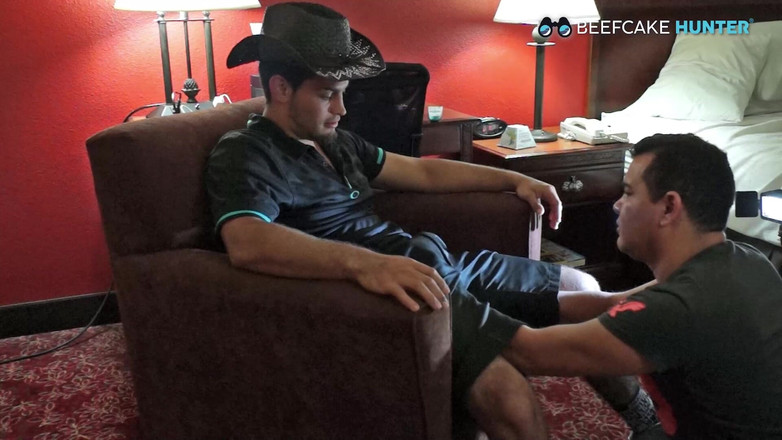 Beefcake Hunter: Mengisap Macho dengan kaki pemain sepak bola