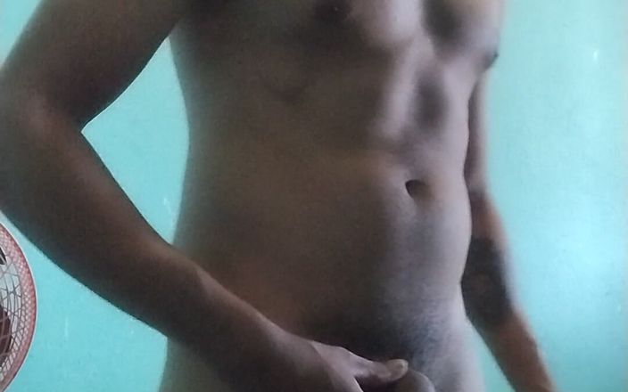 Rey Oli: Un jeune homme fait un squirt torride