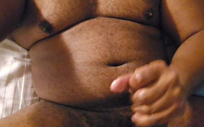 MrGoudreauXXX: Caliente bbc masturbándose en cama