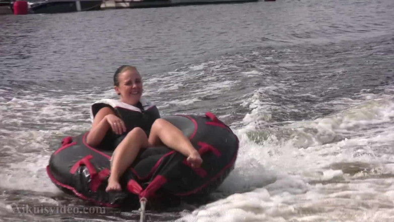 FinAdult Videos: Mr Lothar and water games in the group