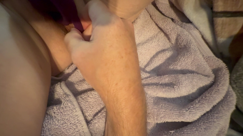 Tiana Skyy: Wifey krijgt twee gaten gevuld met nieuw speeltje