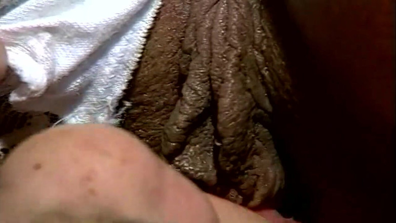 Goldenxtapes: 强烈的舔舐和手指抚摸阴道直到高潮