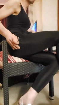 Leggings perra buscando polla de nylon gruesa