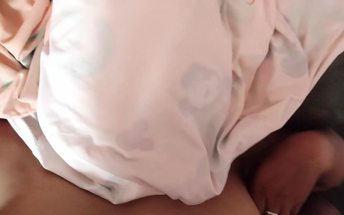 Anisanisa: 大屁股德西萨利被继兄弟操了她所有的洞