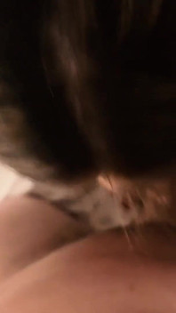 菲律宾熟女吮吸你的鸡巴并被你第一人称视角深喉口交！- Lexxi Wett